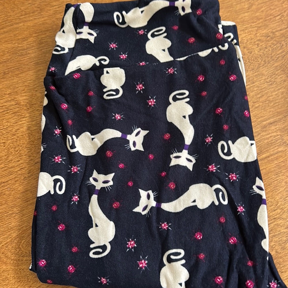 Cute kitty Lularoe leggings. New never been worn.
